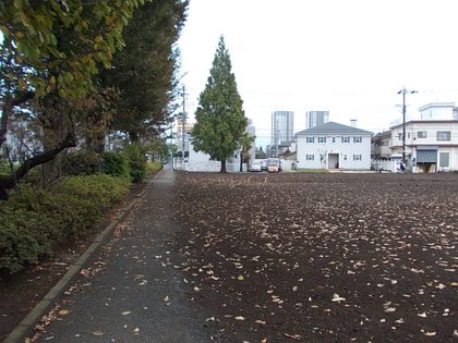 関前の空き地