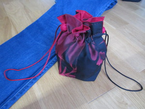 iichiで和服の古布で作った巾着袋を販売