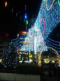 吉祥寺駅北口駅前広場のクリスマスイルミネーション