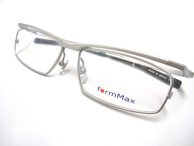 携帯に便利なメガネ“FormMax”