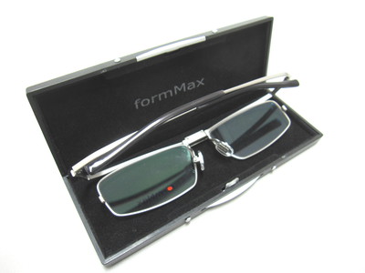 携帯に便利なメガネ“FormMax”