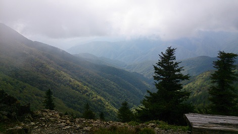 甲武信ヶ岳から飛龍山を縦走しました。２０１５年９月。