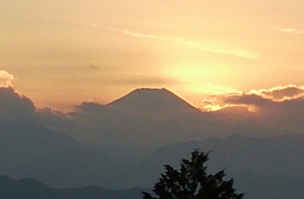 高尾山にダイヤモンド富士を見にいきました。２０１５年１２月。