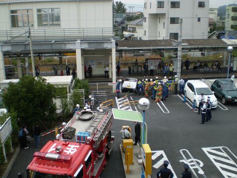 福生駅の事故