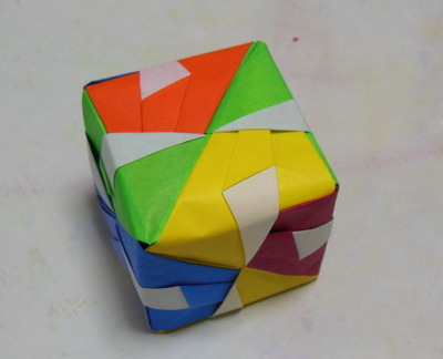 折り紙は知的数学的作業
