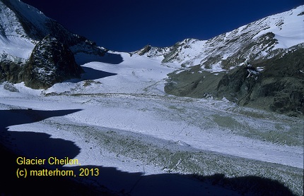 ついに氷河を渡る　シェイロン氷河