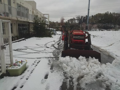 由木かたくりの会の 駐車場を除雪