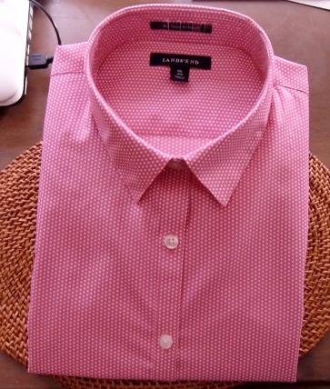 春らしいピンクのシャツ