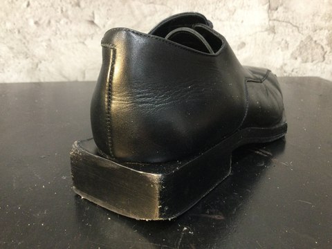 バレンシアガ　靴　修理