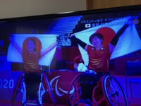 調布市応援山崎悠麻選手車椅子バドミントン女子ダブルス金メダル獲得