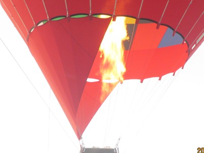 大空に浮かんで来ました。　熱気球体験・・・絶景でした。